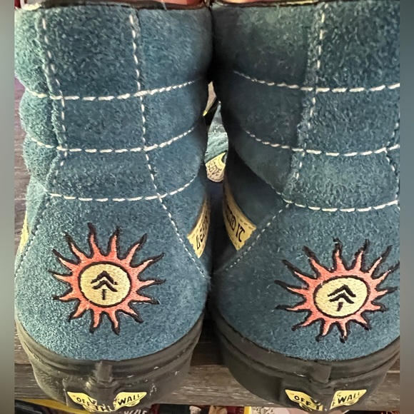 VANS Sk8  “Leave the World better than you found it “ suede high tops. Men 6.5 - Picture 4 of 9